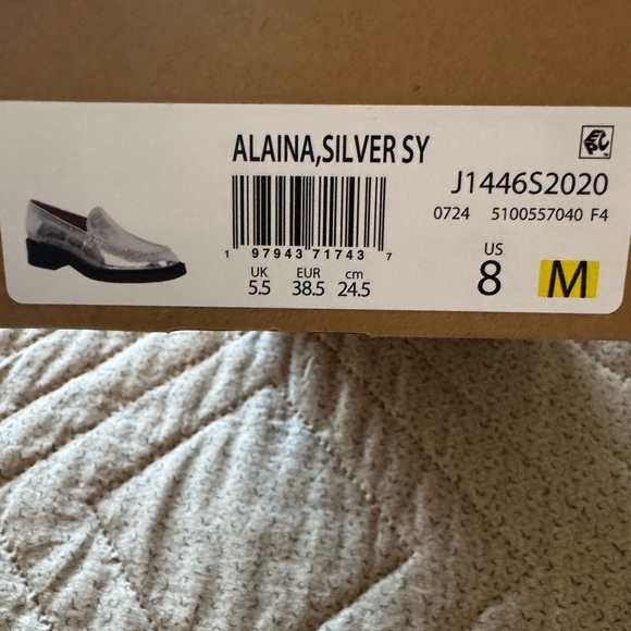 Zodiac Metallic Silver Loafers- super fun& sassy! Cute edging! FUN FASHION ๐๐ - Picture 12 of 14